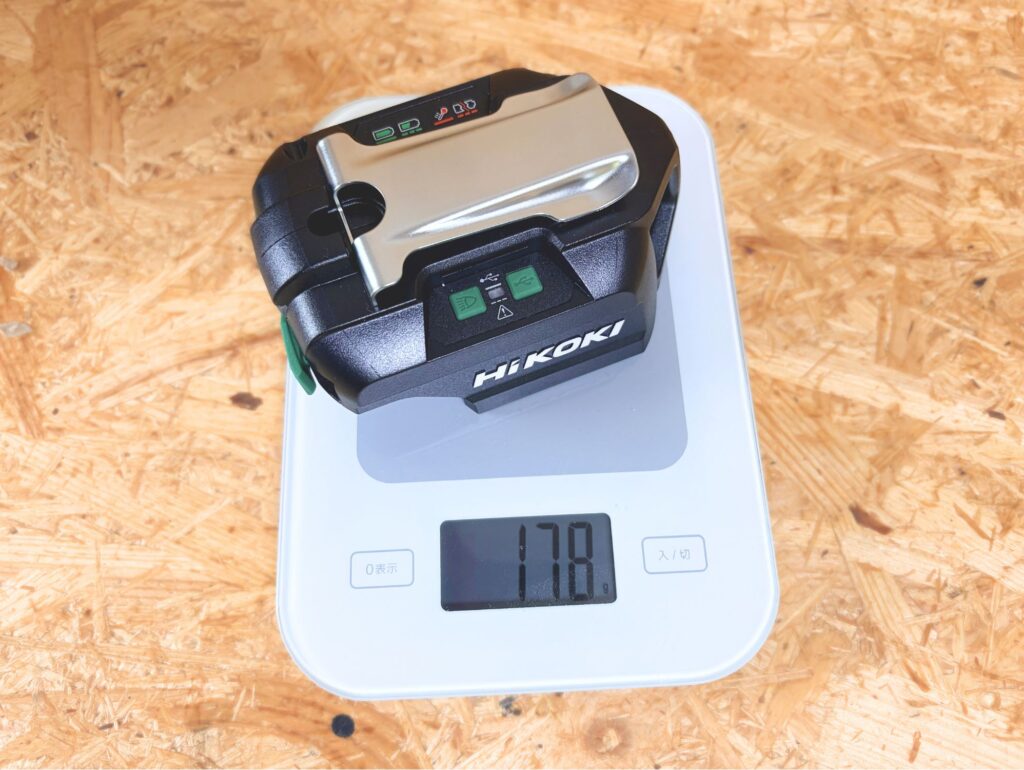 UC18DAの実測重量178gをキッチンスケールで計測
