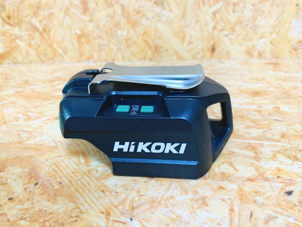 UC18DA正面。USB出力ボタンとLEDライトボタンの配置