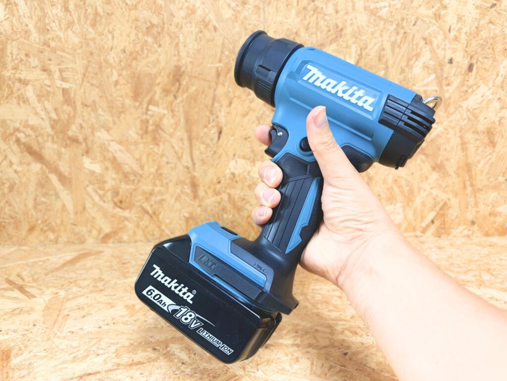 マキタ HG181D 手持ち正面(18V 6.0Ahバッテリー装着)