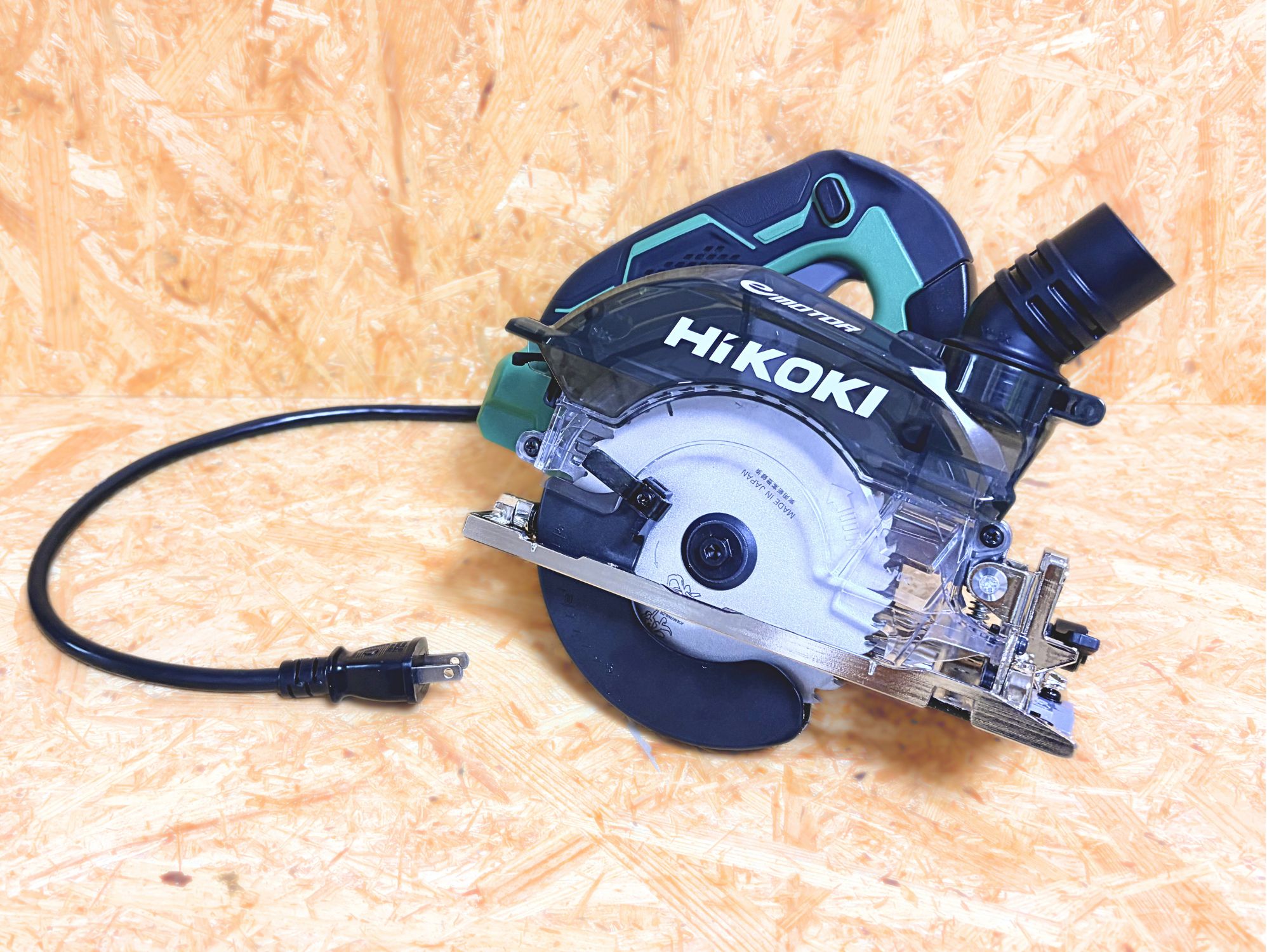 HiKOKI C5YE本体の側面(コレクトカバー付き)