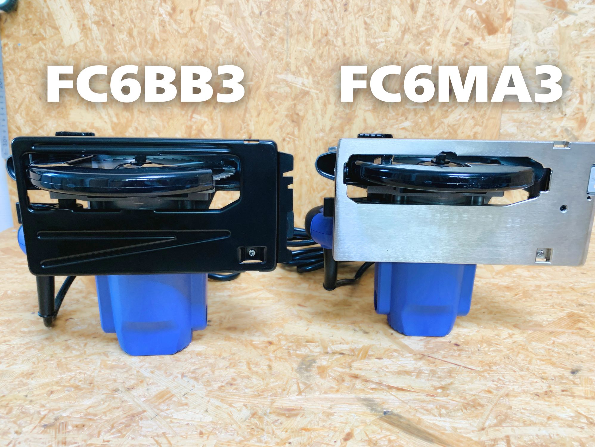 鉄板ベースのFC6BB3(左)とアルミベースのFC6MA3(右)のベース裏を並べたところ